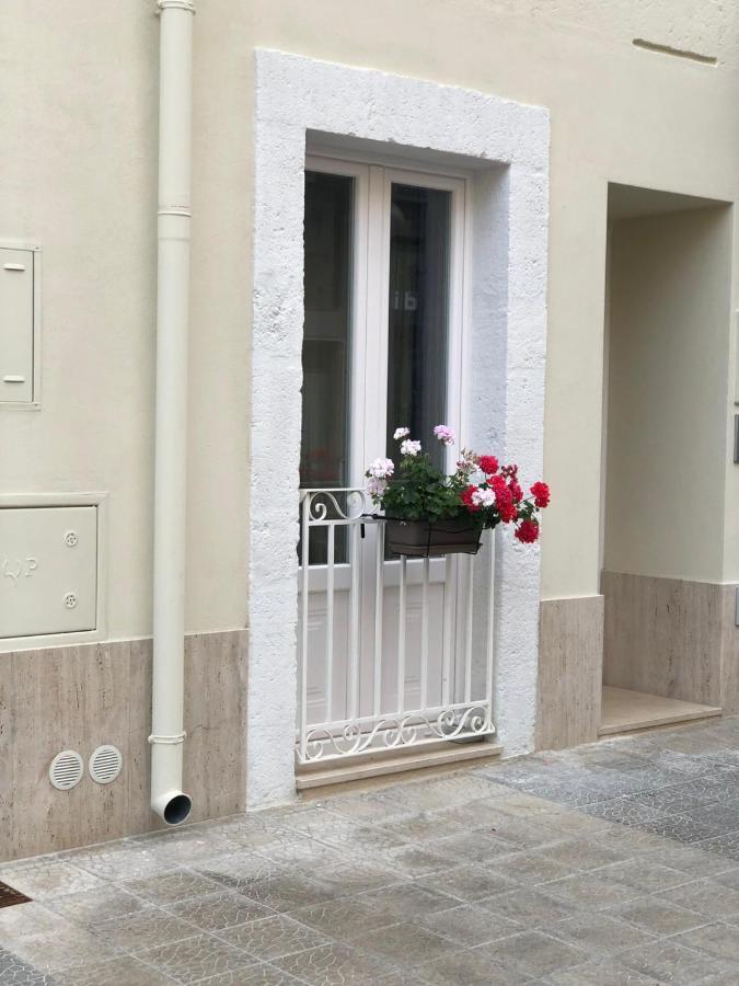 Dimora Via Vitti - Puglia Mia Apartments Монополи Екстериор снимка